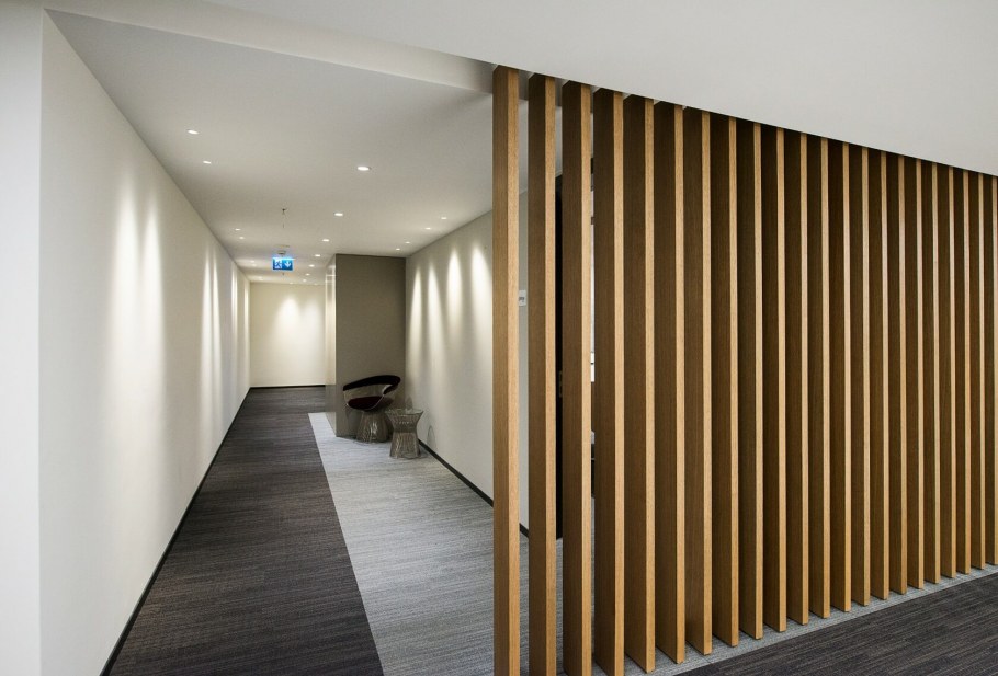 Перегородка из реек с подсветкой