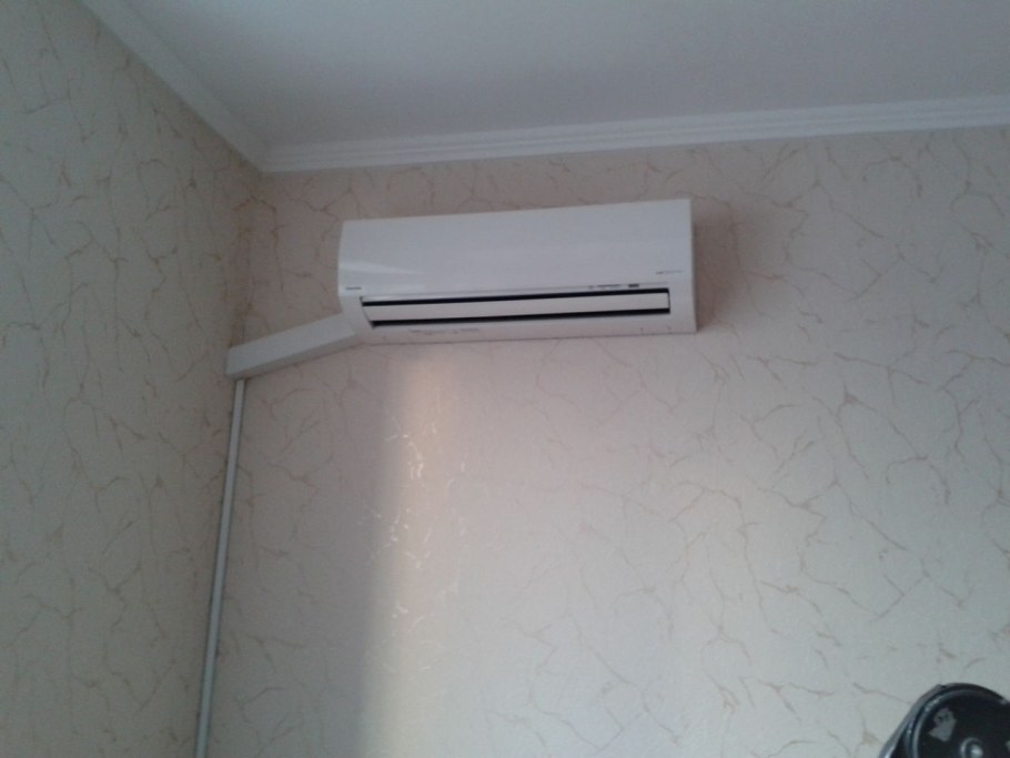 Внутренний блок кондиционера с кабель каналом