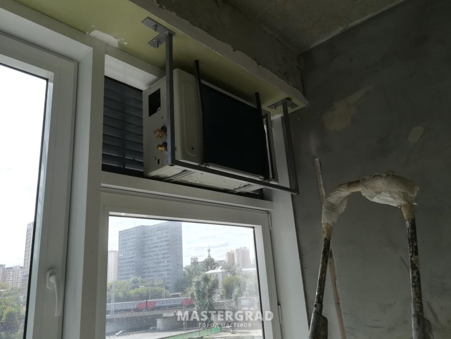 Черный кондиционер в интерьере