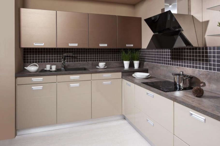 Молочная глянцевая кухня