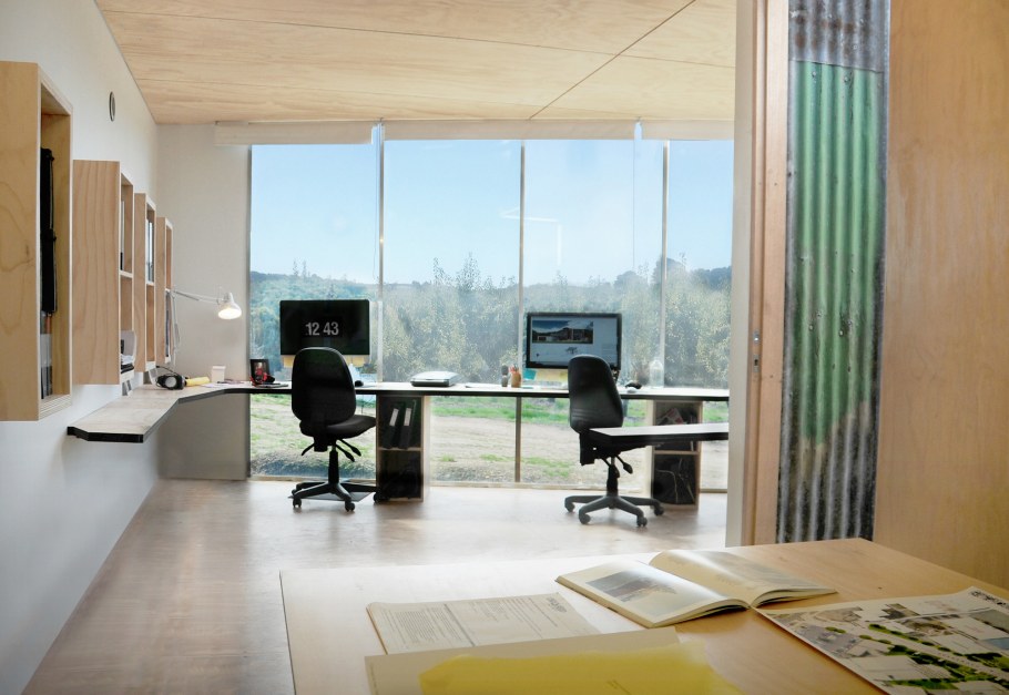 Красивый офис с панорамными окнами