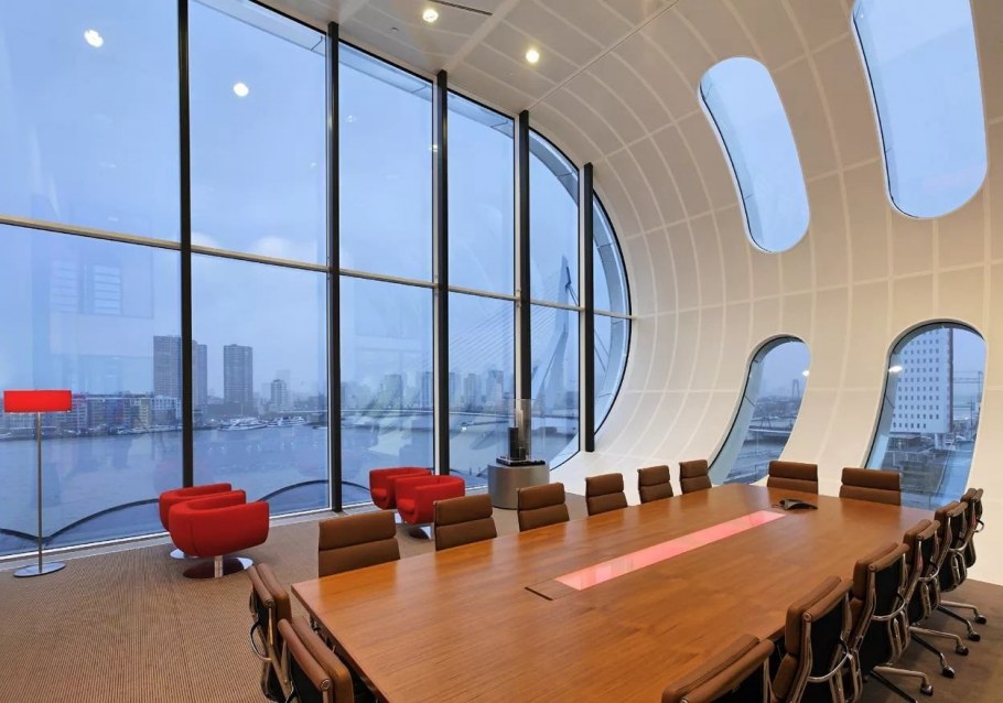 Конференц зал с панорамными окнами