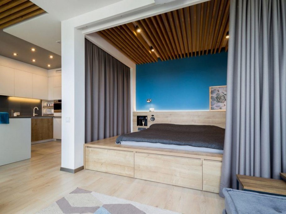 Кровать подиум в студии