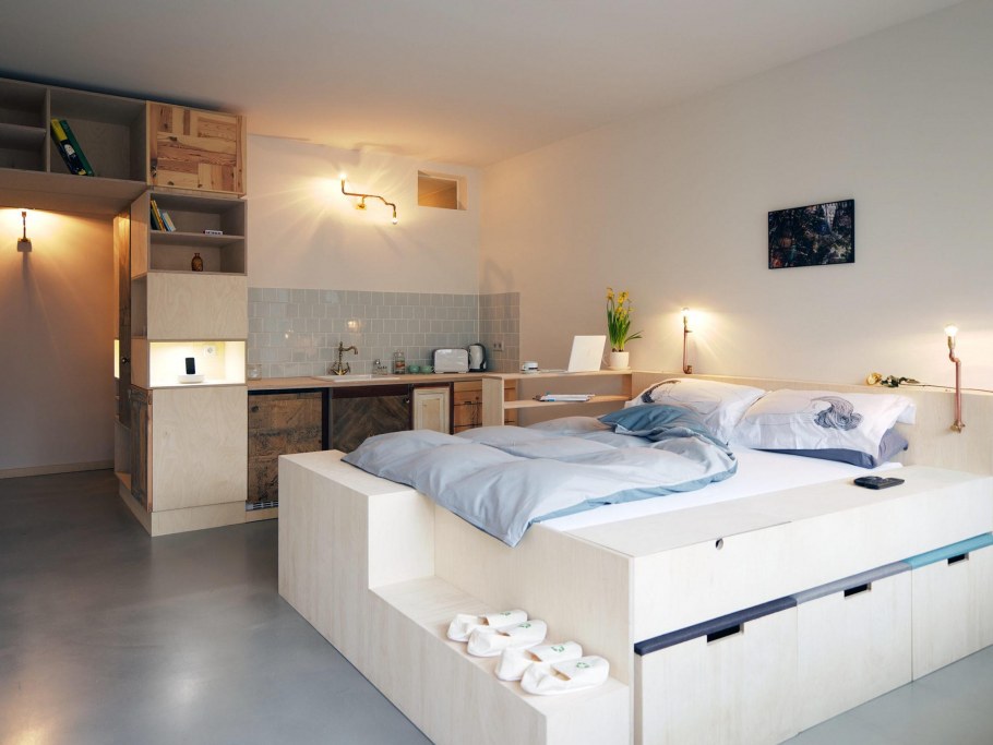 Кровать в однокомнатной квартире