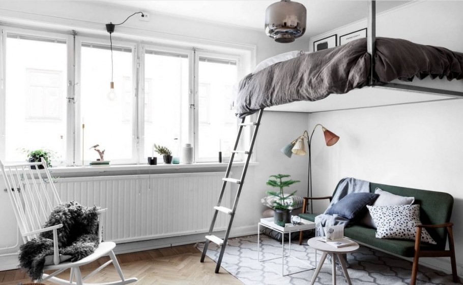 Кровать под потолком