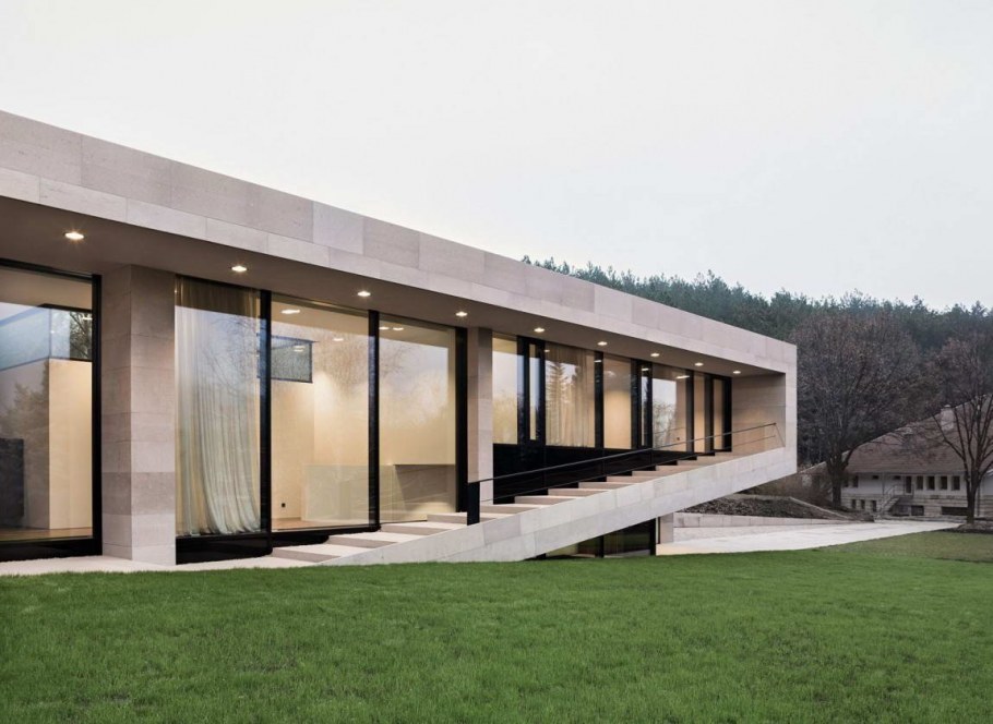 Современное одноэтажное здание