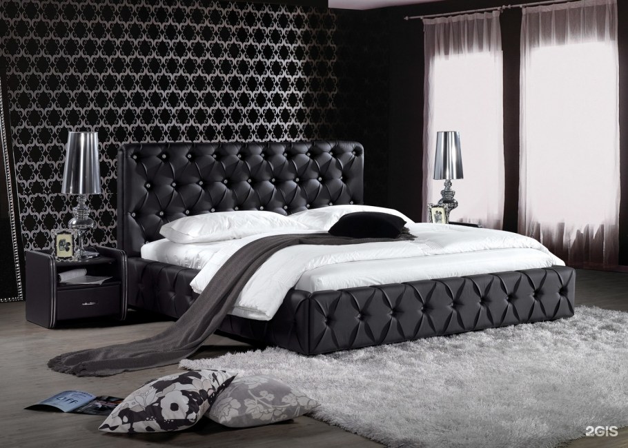 Кровать черно белая