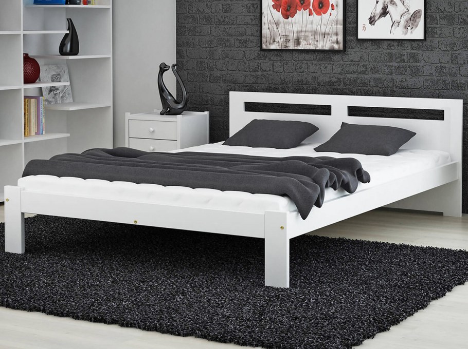 Черная кровать