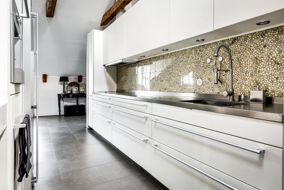 Фартук для кухни белый с золотом