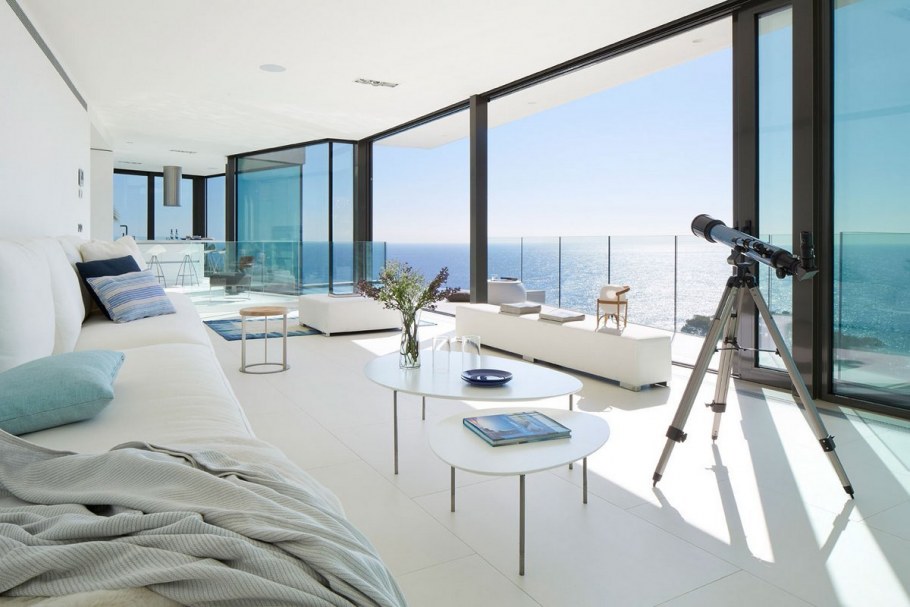 Вилла с панорамными окнами