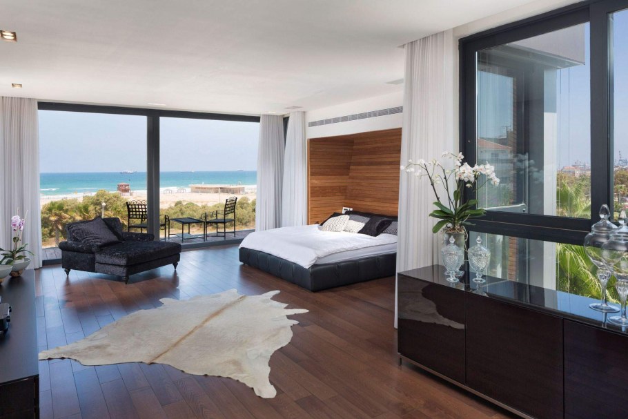 Домик у моря с бассейном