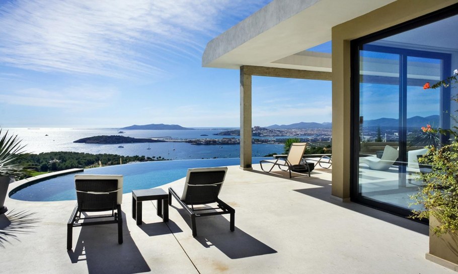 Вилла на побережье Испании