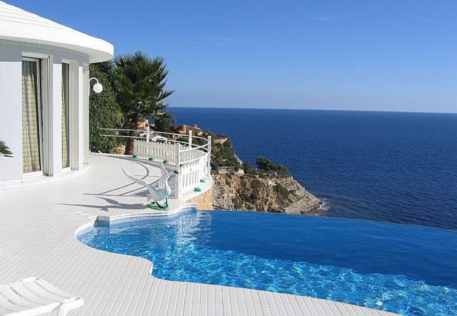 Особняки в Испании у моря