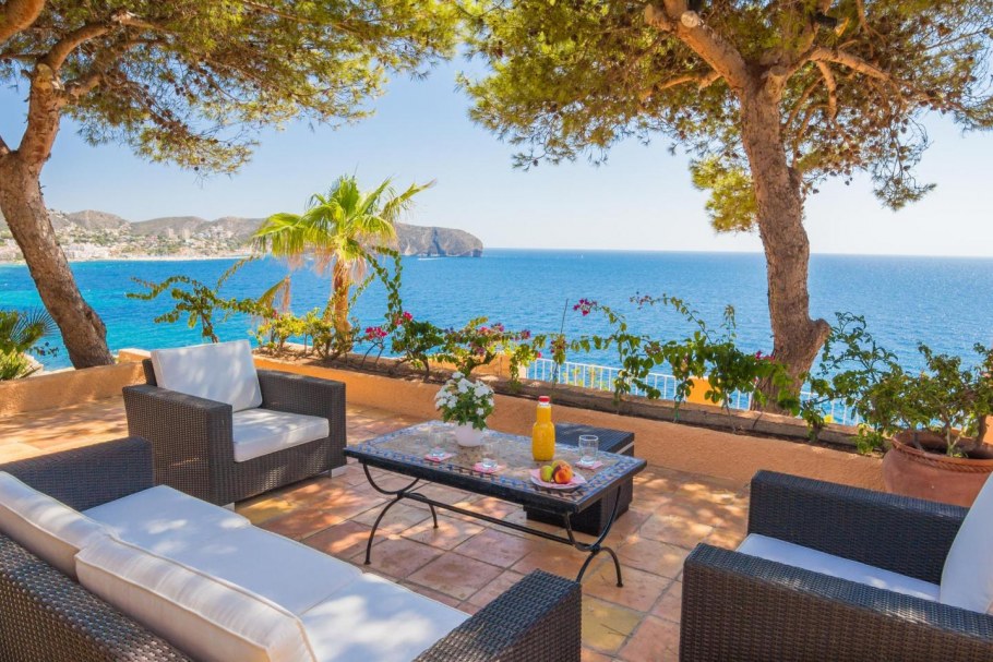 Вилла на побережье Испании