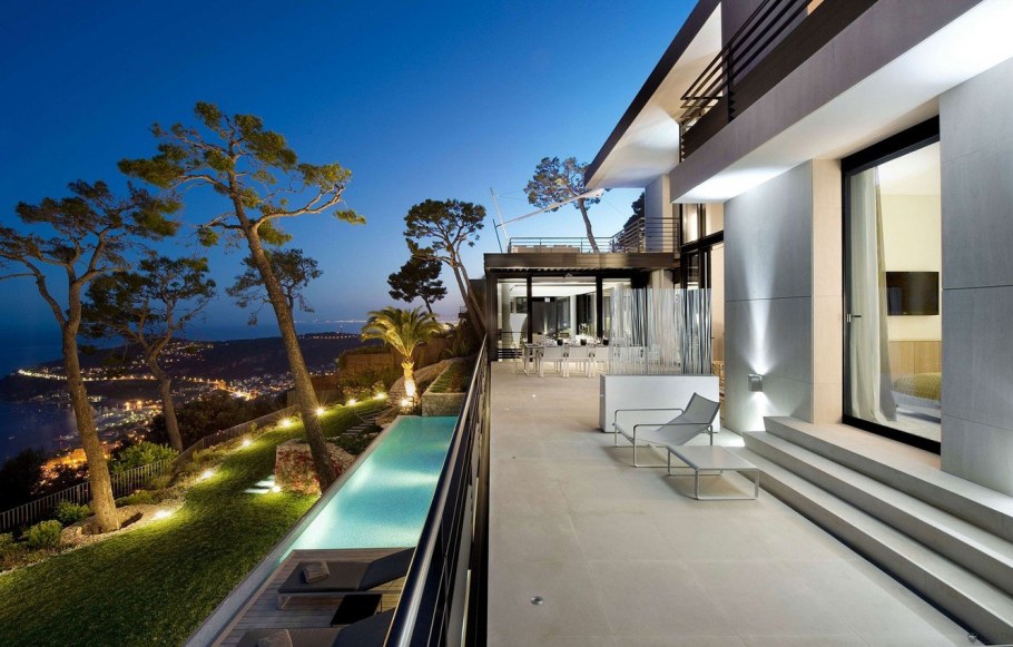 Вилла на берегу Средиземного моря Италии