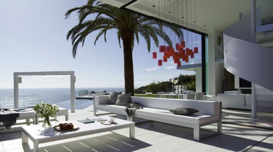 Дом на берегу Средиземного моря