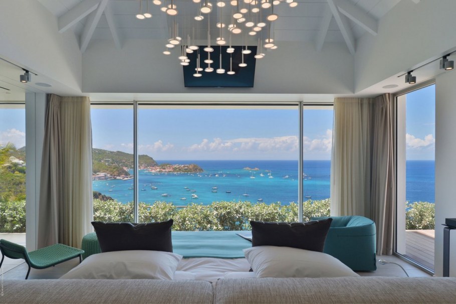 Дома на берегу Средиземного моря