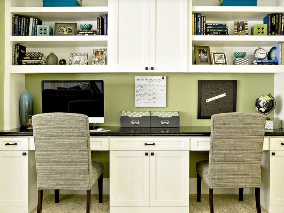 Desk in Bedroom в панельном доме