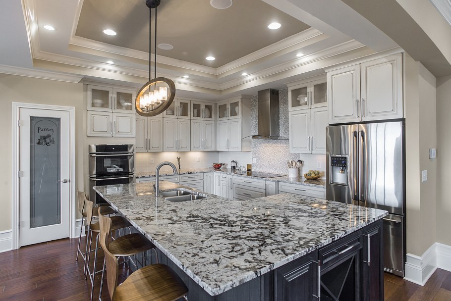 Серый кварц Калакатта столешница