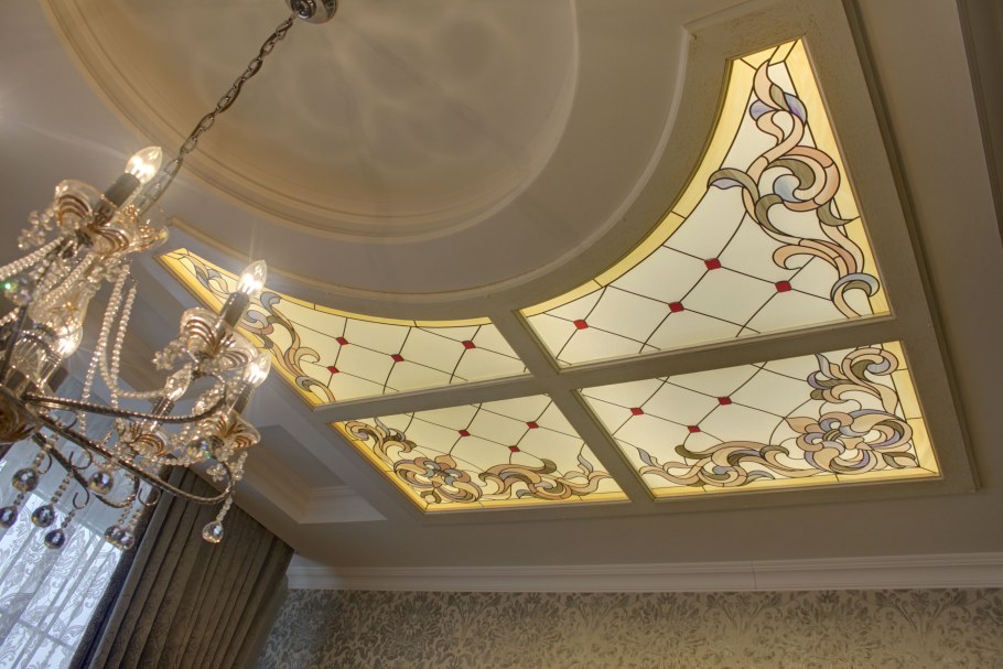 Витраж на потолке