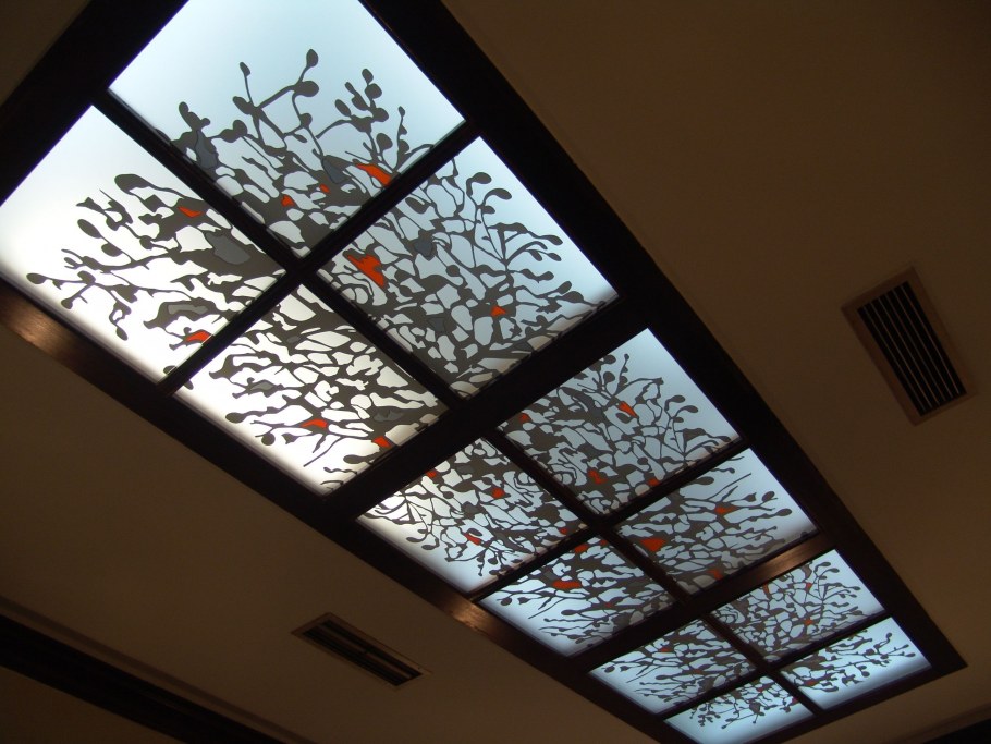 Потолок с оргстеклом светящийся