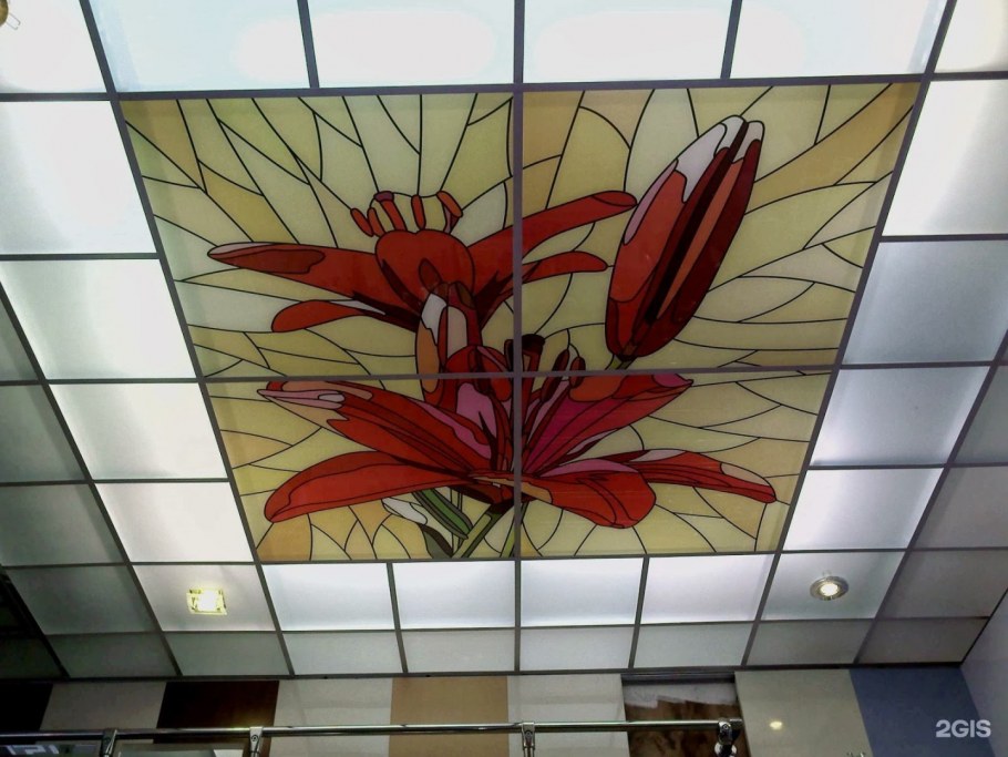 Стеклянный потолок с подсветкой