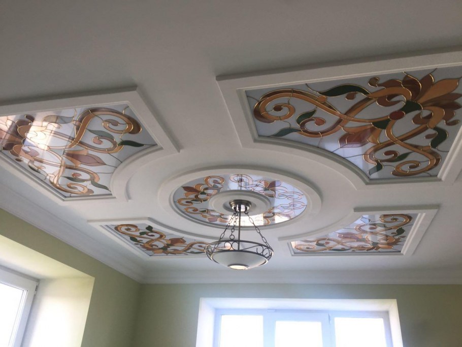 Стеклянный потолок с подсветкой