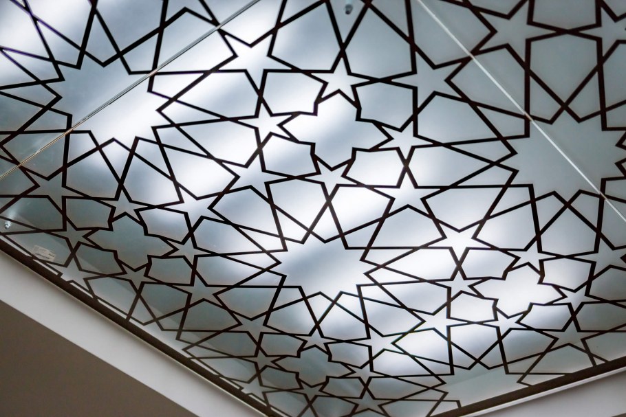 Потолочный витраж в классическом стиле