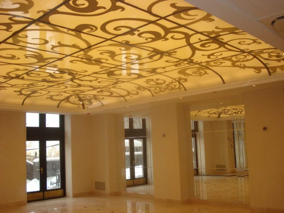Потолок Армстронг с матовым стеклом
