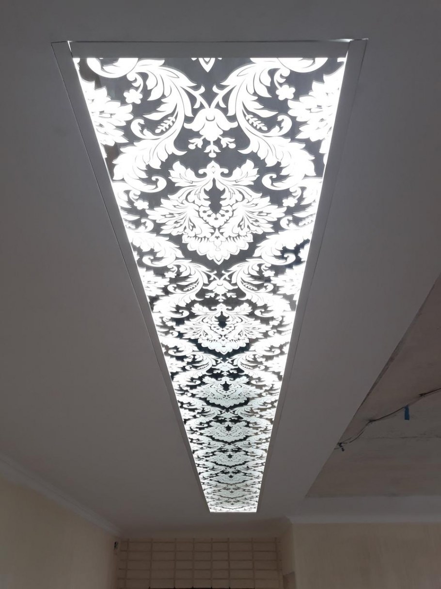 Витражный потолок с подсветкой