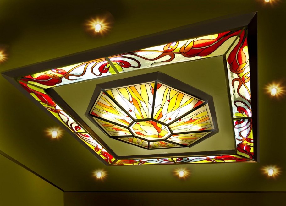 Витраж с подсветкой