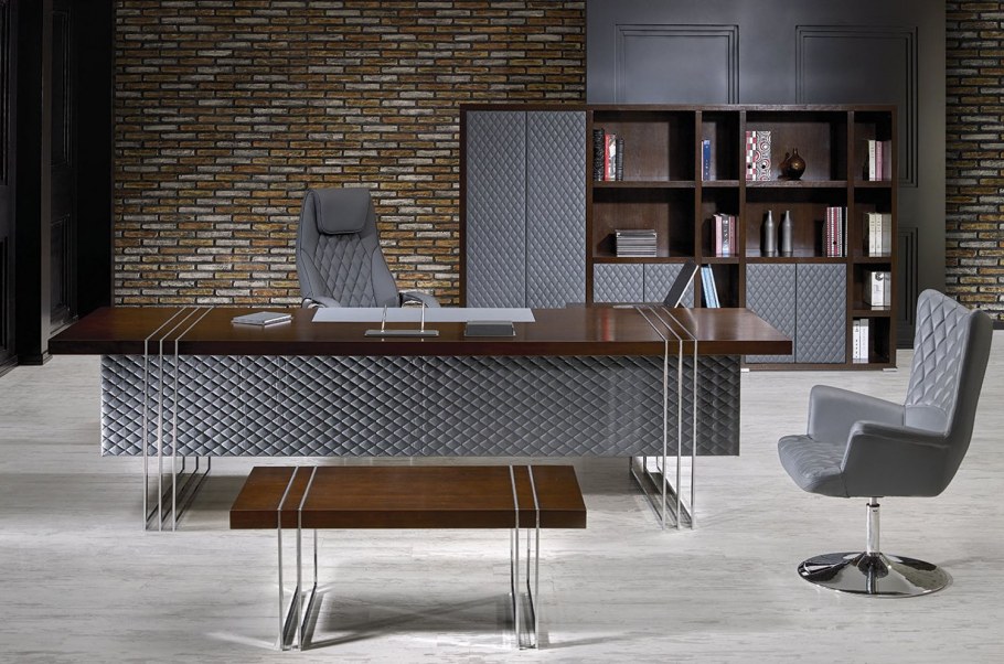 Современная переговорная комната