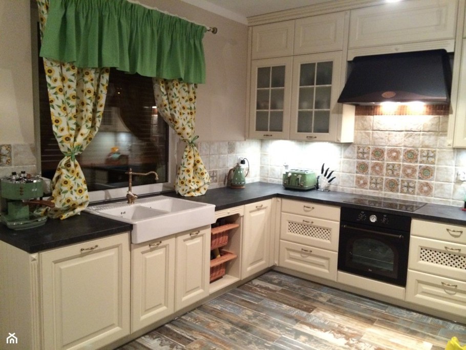 Кухня классика светлая 9кв м