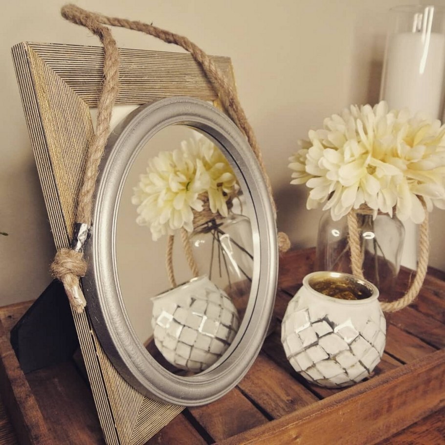 Декор зеркала пластиковыми ложками