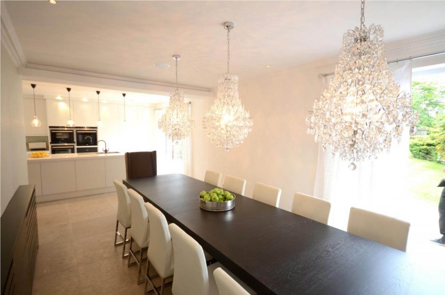 Хрустальная люстра в современном интерьере