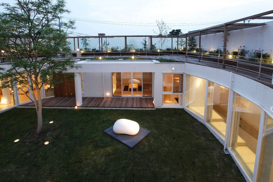 Между домом и забором