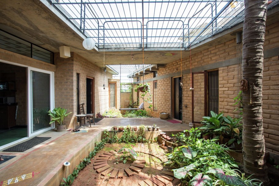 Частный дом с внутренним двориком