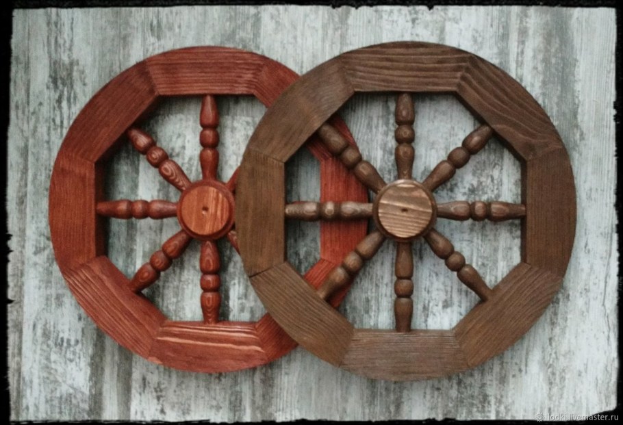 Подставка для цветов из деревянного колеса
