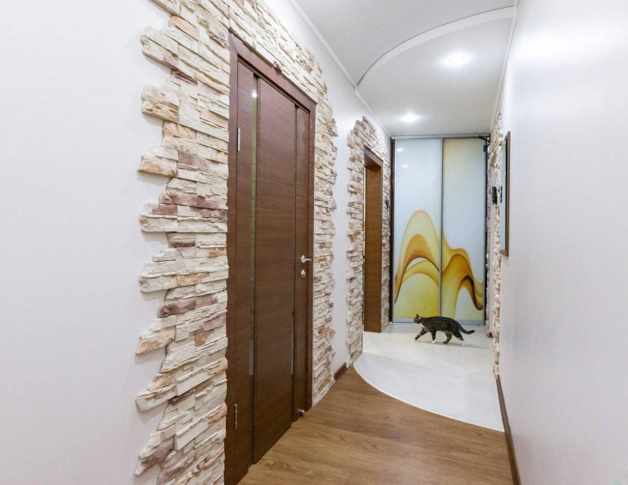 Комбинирование обоев в коридоре