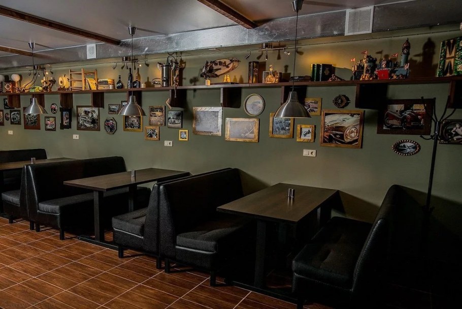 Интерьер пивного бара