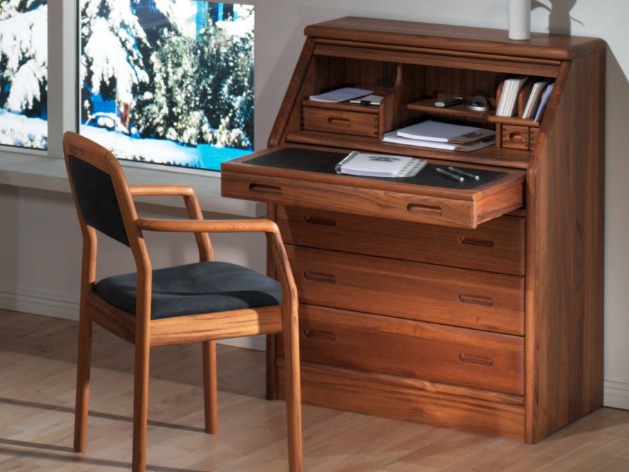 Секретер Ленский