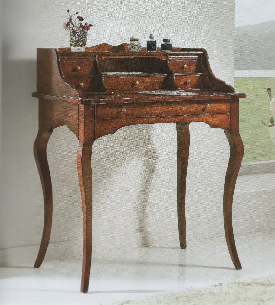 Письменный стол с тайником