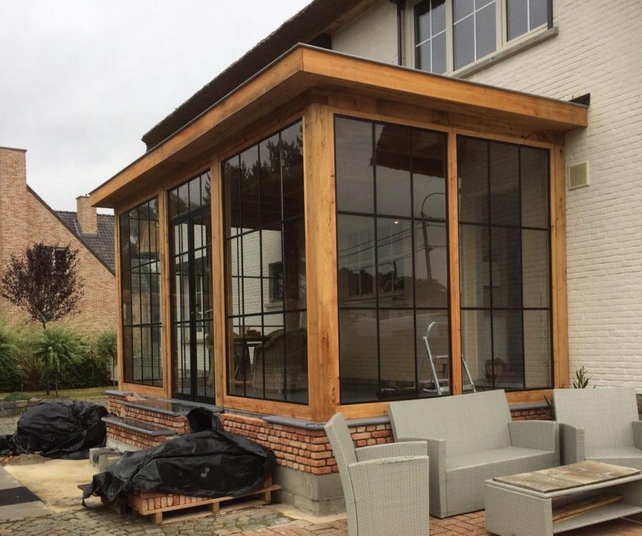 Застеклённая веранда к дому