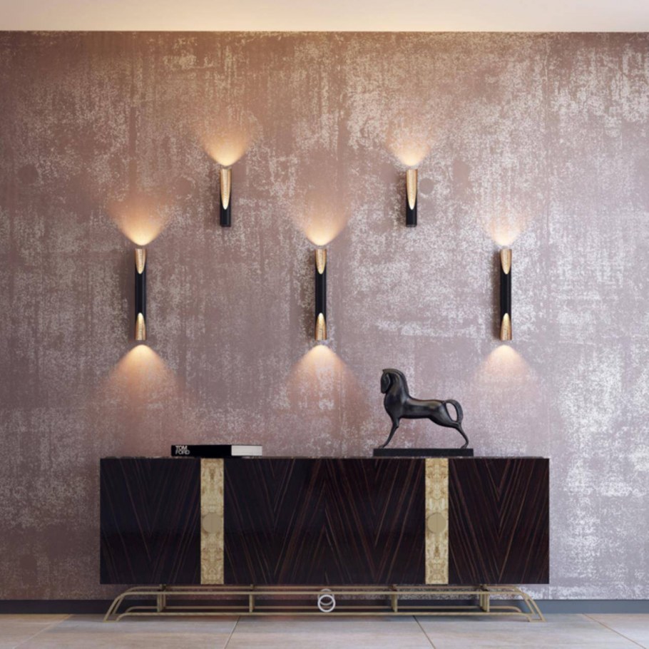 Бра над диваном в гостиной