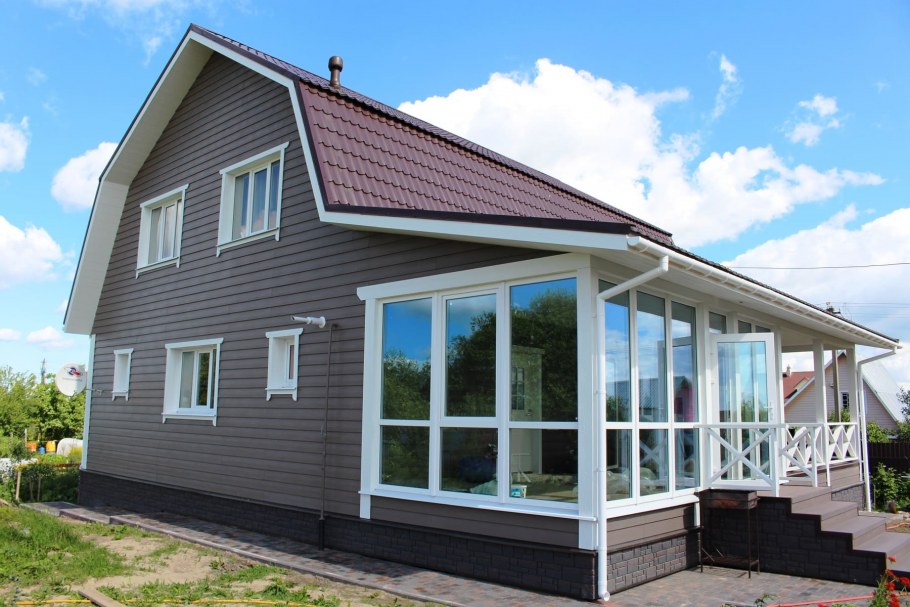 Веранда к дому с пластиковыми окнами