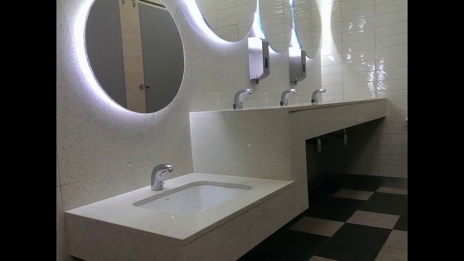 Ванные комнаты с двумя раковинами