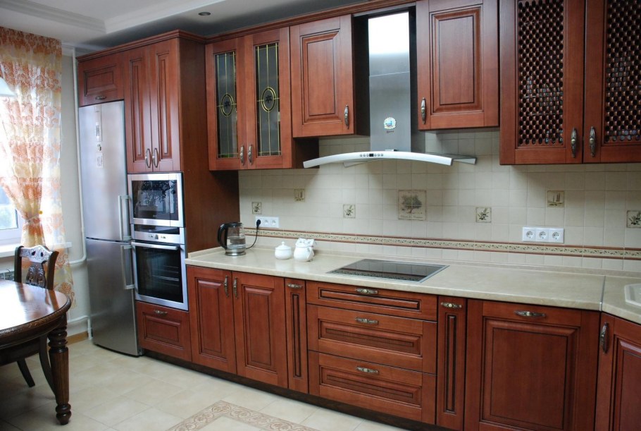 Кухня классика коричневая