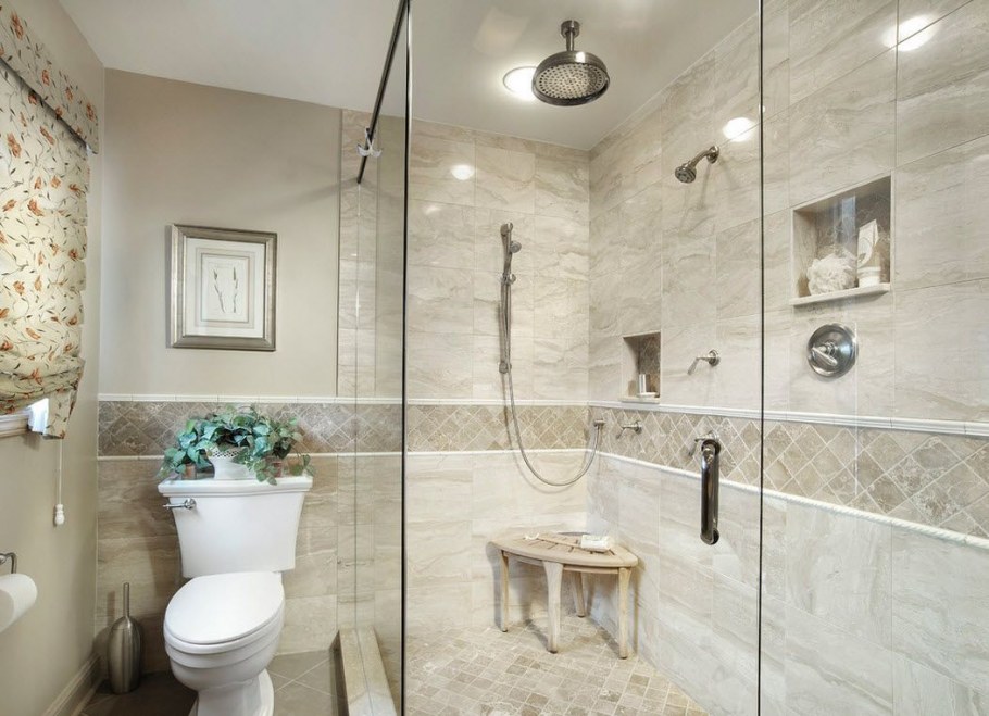 Ванна с душевой кабиной с мозаикой