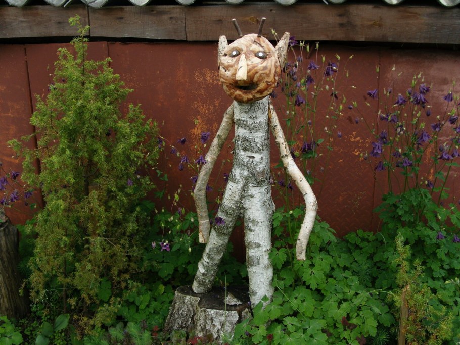 Украшения для сада из березовых поленьев