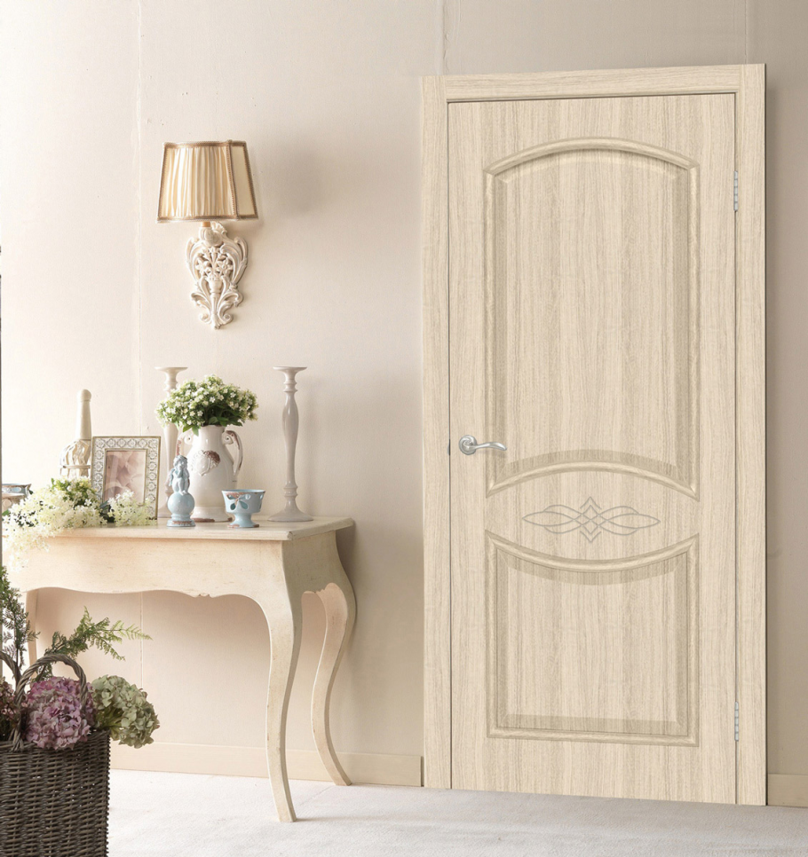 Белый плинтус и двери беленый дуб